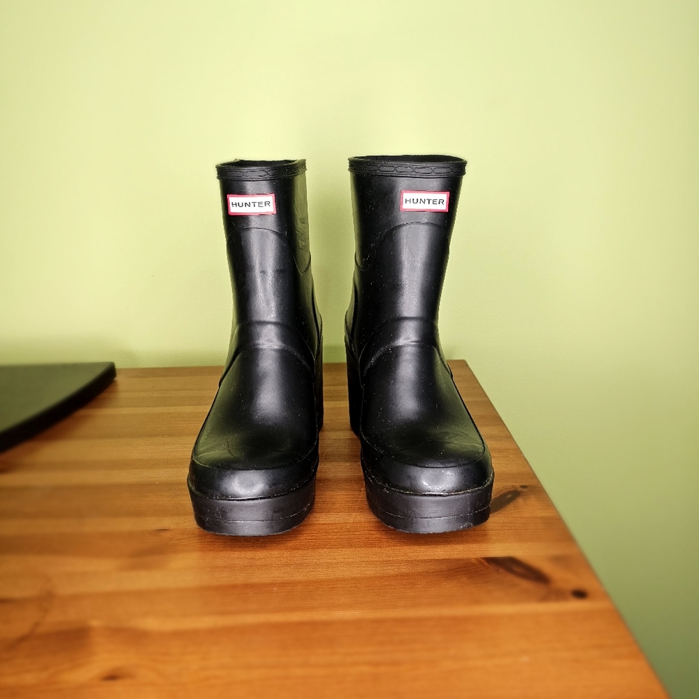 Hunter rain platform booties, size 8